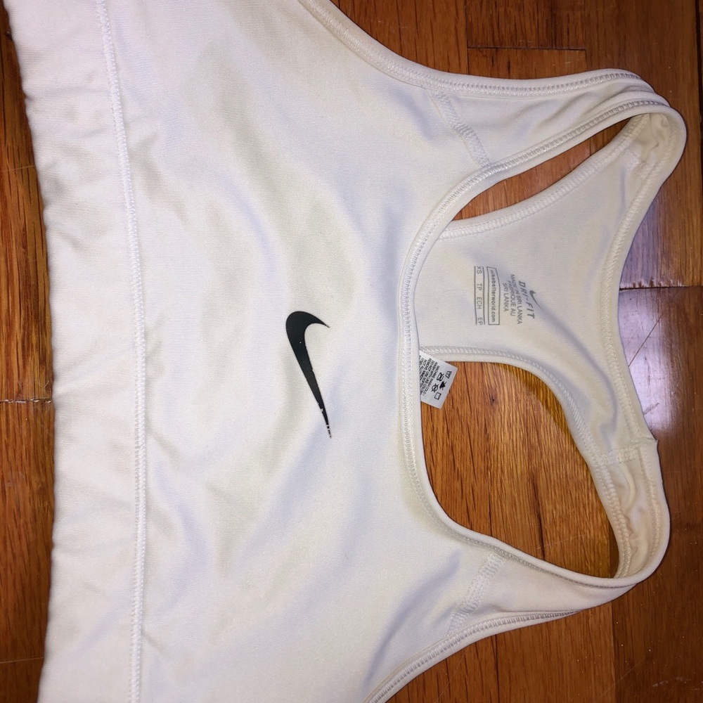 White nike sports bra